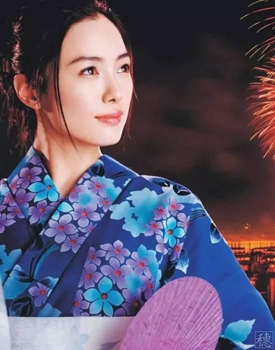 摸屁股揉胸口扒衣服